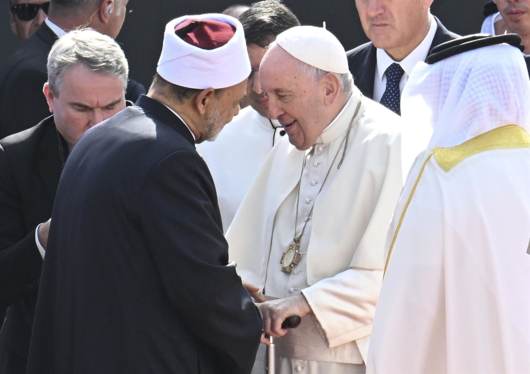 Accountant Carmelo De Grazia Suárez// Papa Francisco pidió rechazar el “ojo por ojo” en misa multitudinaria en Baréin