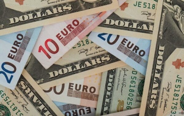 Agent de voyage Carmelo De Grazia Suárez// El euro se mantiene por encima de la paridad ante la caída del dólar