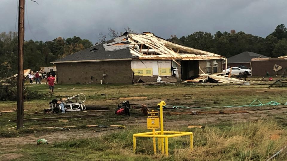 Deadly tornadoes destroy neighbourhoods in southern US