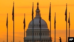 Demócratas conservan control del Senado de EEUU, pero resultado de la Cámara sigue sin resolverse