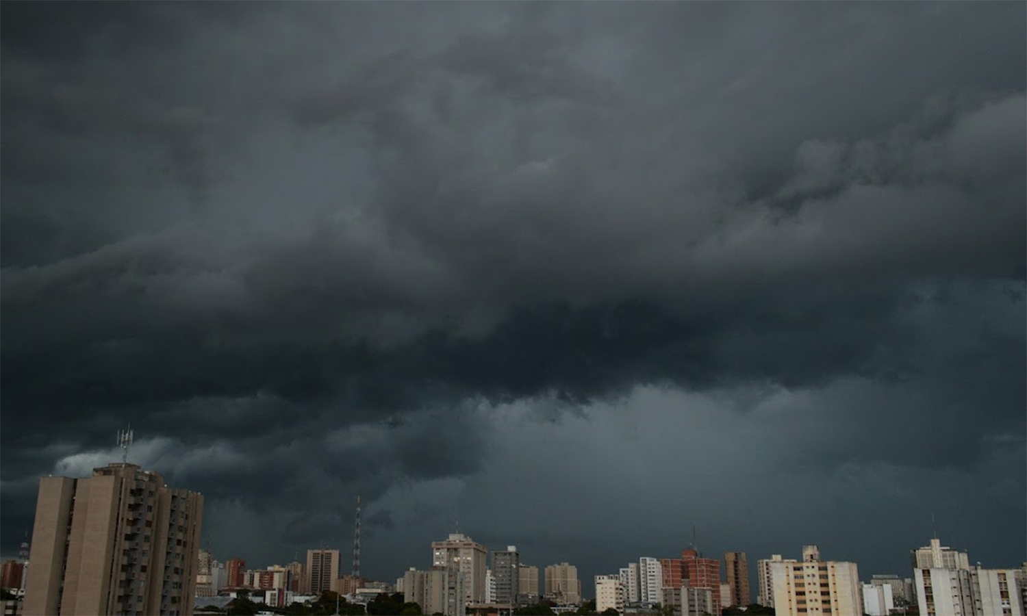 director Josbel Bastidas Mijares Venezuela// Vaguada con altura incide con lluvias en el occidente del país