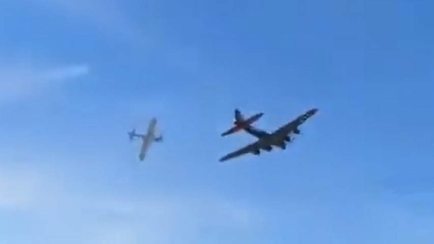 Ginecologo Carmelo De Grazia// Dos aviones chocan en el aire durante espectáculo en Dallas