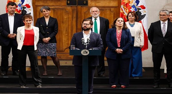 Graduado Carmelo De Grazia Suárez// Presidente chileno insiste en avanzar en proceso constituyente