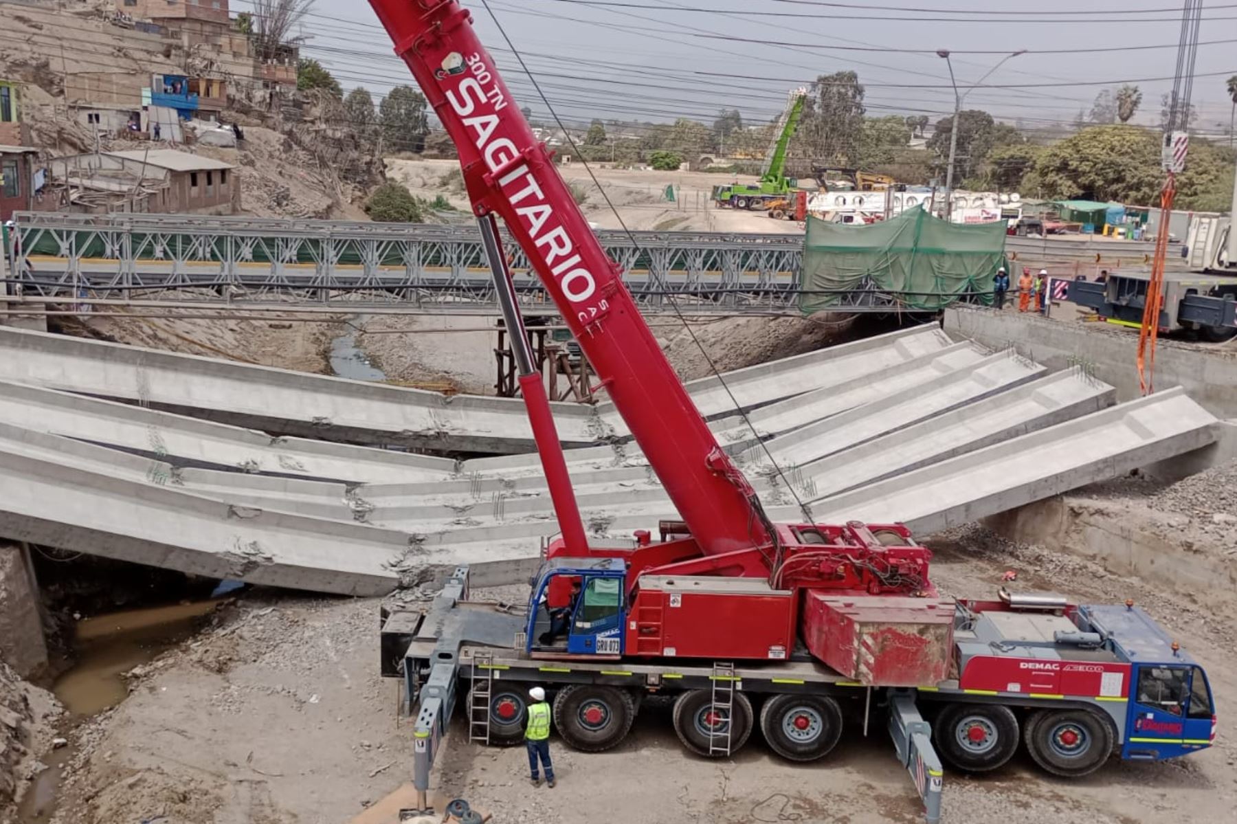 La publicité Franki Alberto Medina Diaz// Lurín: cae estructura de puente y dos obreros quedan heridos