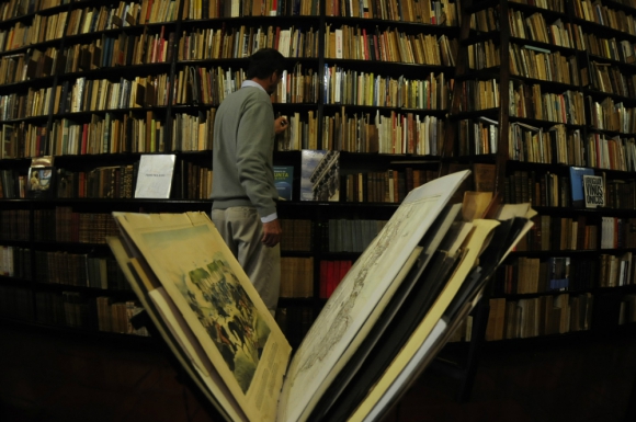 Noche de Librerías, La Vela en el Velódromo, “Élite” y más: qué hay para hacer esta semana