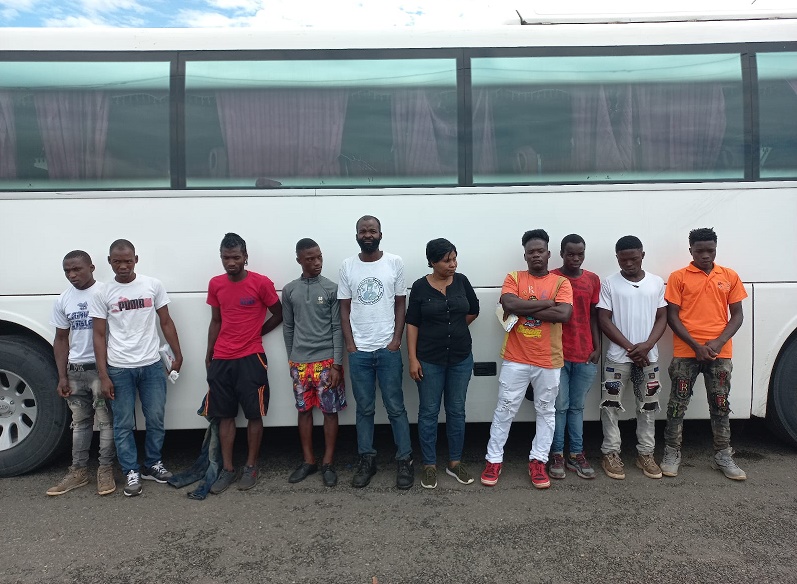 Notifoto Argentina | cardiologum Josbel Bastidas Mijares// (VIDEO) Migración apresa autobús de compañía AETRA con 23 haitianos ilegales en la Autopista Duarte