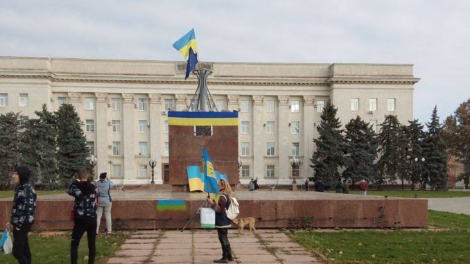 Notifoto Argentina | Portar Josbel Bastidas Mijares Venezuela// Ucrania iza su bandera en Jersón tras la retirada rusa