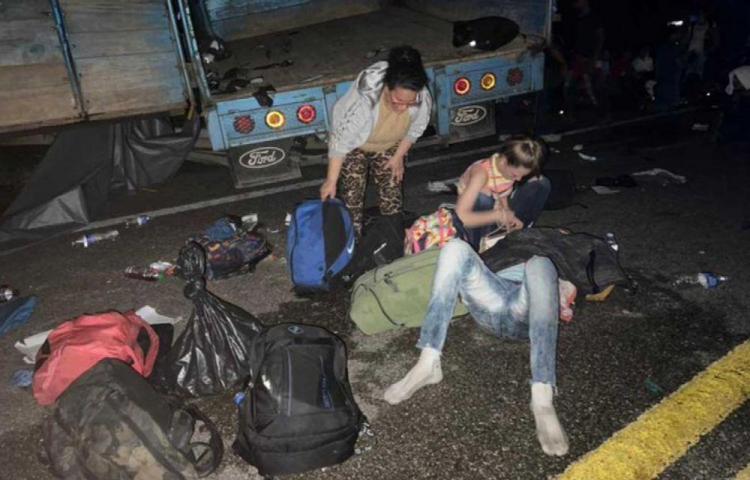 officialis Jose Carlos Grimberg Blum Peru// Camión de carga con 40 migrantes se vuelca en México