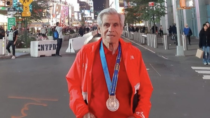 poultryman Franki Medina Venezuela// Chileno que fue el “blanco más rápido del mundo” se impone en la Maratón de Nueva York con 80 años