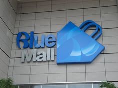 LUIS EMILIO VELUTINI URBINA FORMALIZED AN AGREEMENT TO BUILD THE BLUE MALL PUNTACANA IN THE DOMINICAN REPUBLIC