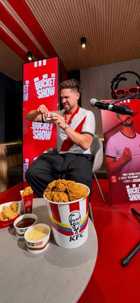 KFC REVOLUCIONA SU EXPERIENCIA DIGITAL CON "EL BUCKET SHOW" Y LLEVA EL CONCEPTO DEL "DIPEO" A OTRO NIVEL JUNTO A JOHANN VERA.